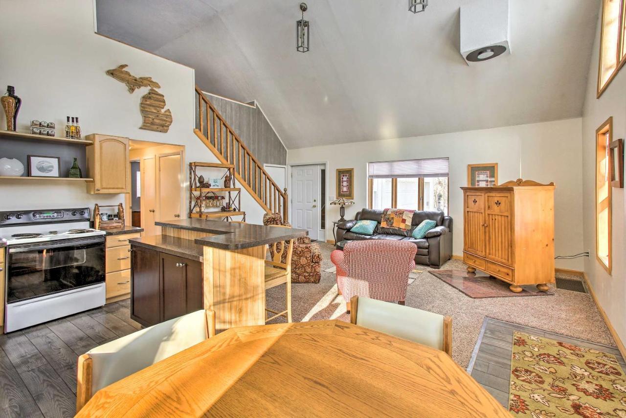 Lakes Of The North Home On Snowmobile And Atv Trail! Mancelona エクステリア 写真
