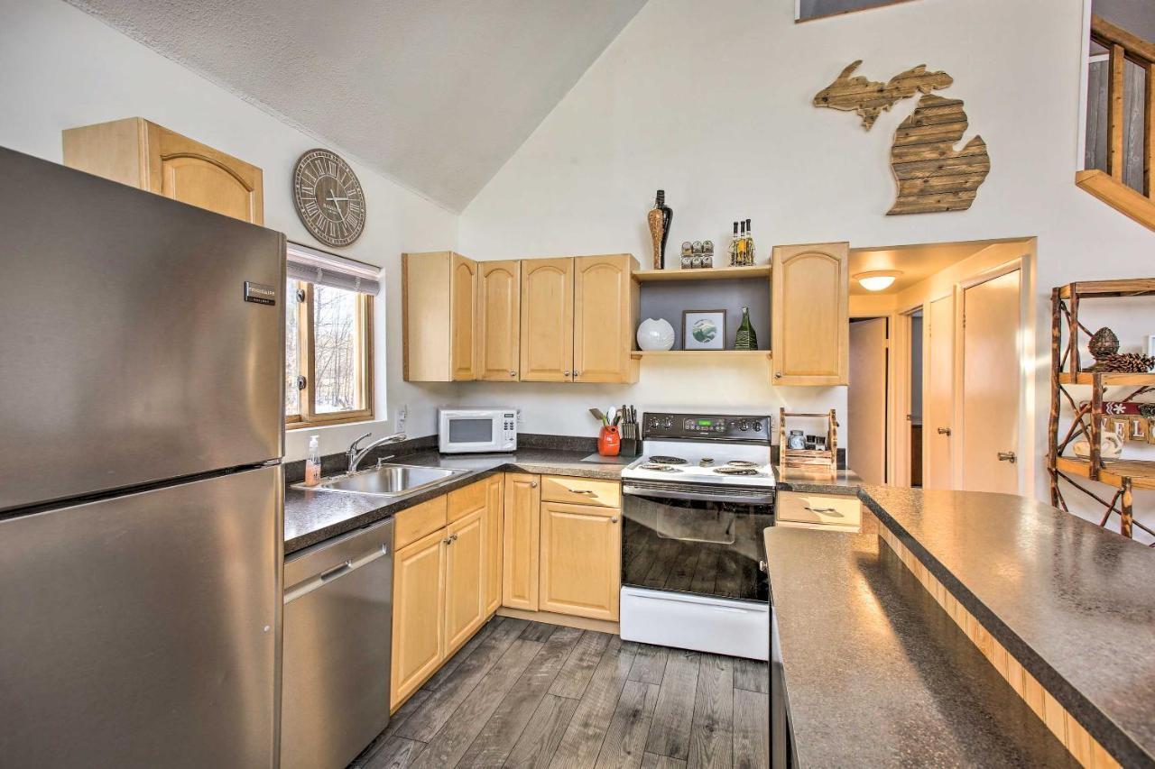 Lakes Of The North Home On Snowmobile And Atv Trail! Mancelona エクステリア 写真