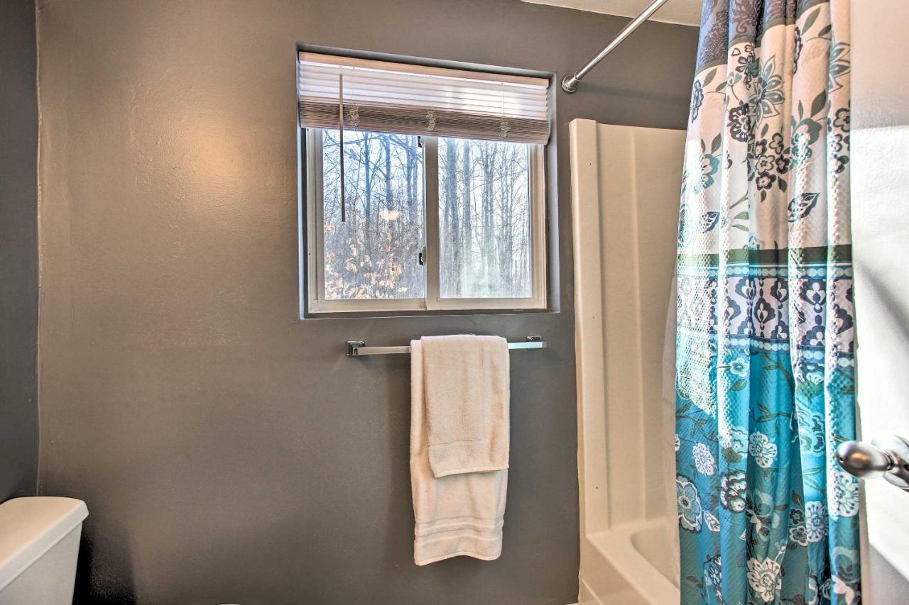 Lakes Of The North Home On Snowmobile And Atv Trail! Mancelona エクステリア 写真